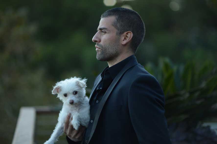 Oscar-Isaac-in-MOJAVE