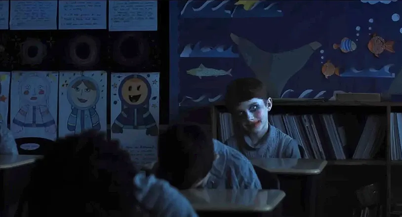  Julia Garner Terrified as Class Vanishes in Horror Epic ‘Weapons’