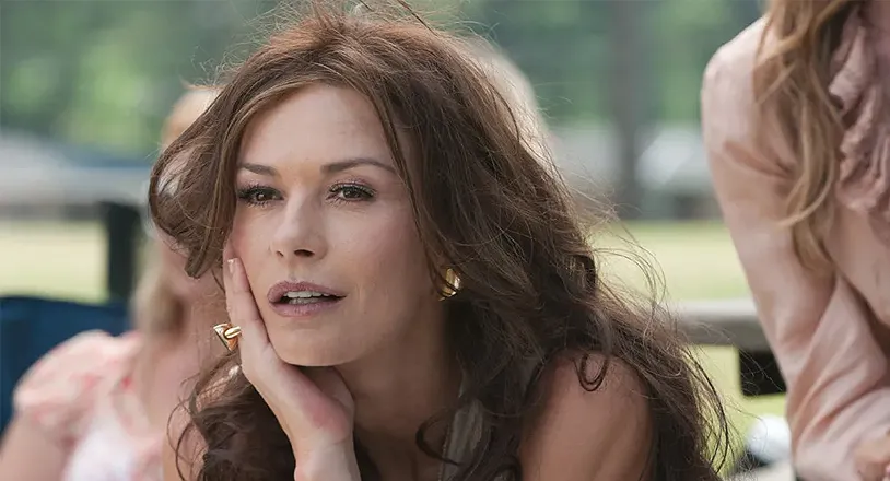  Catherine Zeta-Jones Battles Hitmen in Global Thriller ‘Kill Jackie’